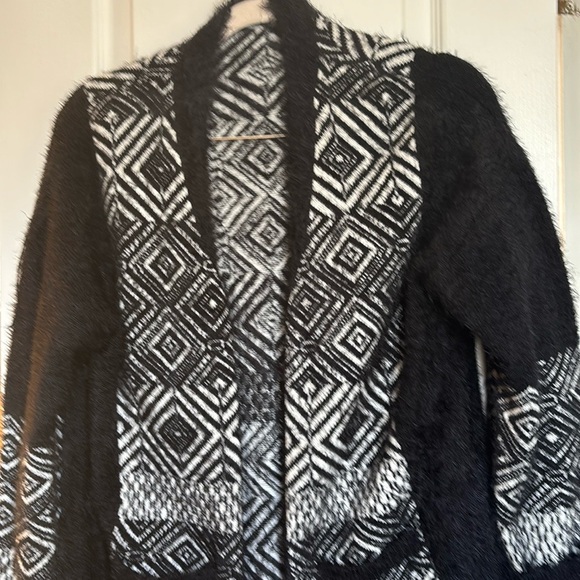 MAXSPORT BLACK AND WHITE LONG SWEATER FURRY ACRYLIC AND NYLON SIZE MEDIUM - Picture 1 of 9